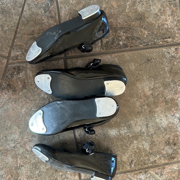 Girls tap shoes - Picture 2 of 2